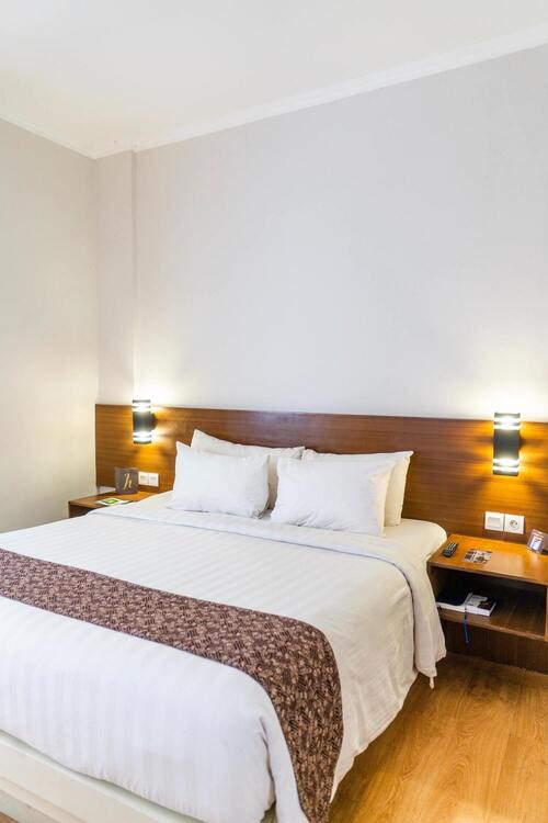 chambre simple avec lit double